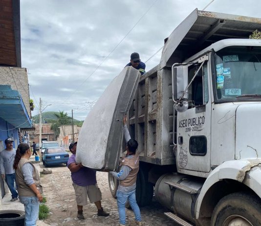Continúan las jornadas de descacharrización para prevenir el dengue en Villa Corona
