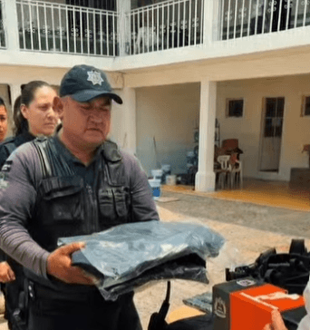 Entregan nuevos uniformes a elementos de Seguridad Pública de Villa Corona