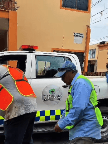 Inician trabajos de bacheo y riego de sello en calles de Villa Corona